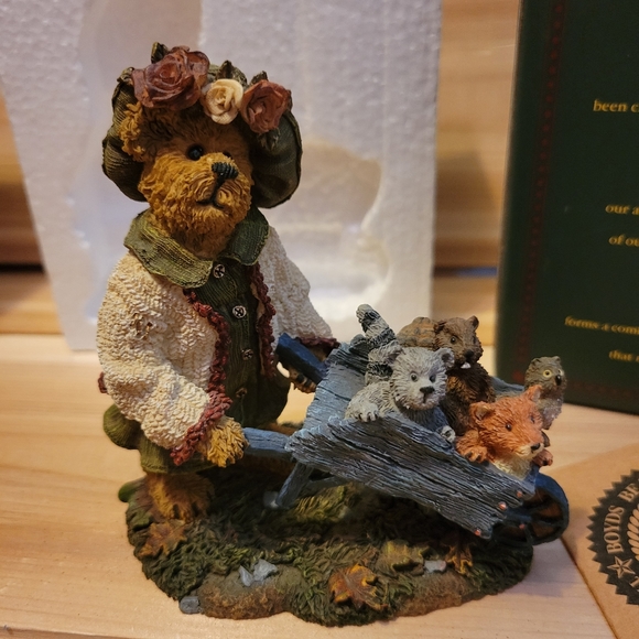 Boyd's Bears and Friends - Picture 4 of 4